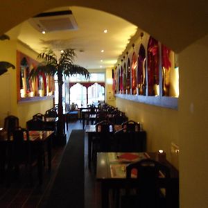 Simla Indiaas Restaurant Voor Kamer Сіттард Exterior photo
