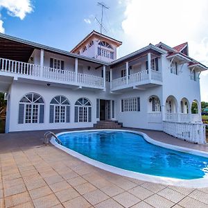 Villa Amore Jamaica - Between Montego Bay & Ochi Rios Includes Cook Діскавері-Бей Exterior photo