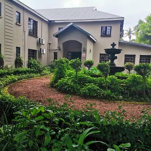 Sanloo Manor Guesthouse Цанін Exterior photo