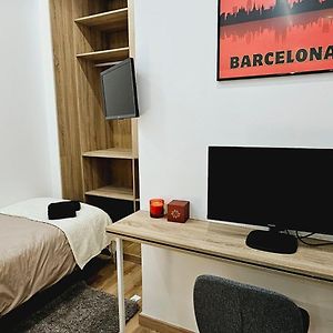 Апартаменти Gran Apartamento Ideal Grupos Muy Cerca Barcelona Бадалона Exterior photo