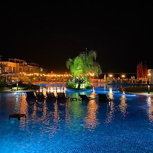 Gorgeous Seafront Villa In A Prime Resort By The Mediterranean Sea Кіренія Exterior photo