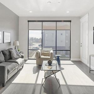 Landing - Modern Apartment With Amazing Amenities Вест-Джордан Exterior photo