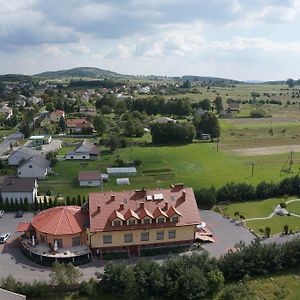 Hotel & Restauracja Okraglak Хенціни Exterior photo