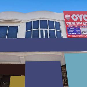 Oyo Flagship Dream Stay Hotel Ґазіабад Exterior photo