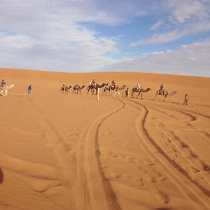 Апартаменти Nomadic Desert Lounge Мхамід Exterior photo