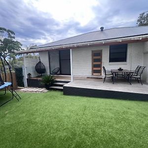 Coastal 3 Bedroom House With Private Oasis. Mona Vale Exterior photo