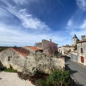 Bed and Breakfast Maison Dix Tusson Exterior photo