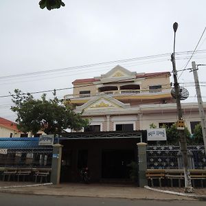 Oudom Sambath Hotel & Restaurant Кратьє Exterior photo