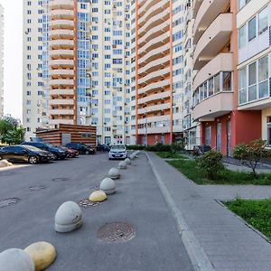 Large 2 Room Apartment With A Beautiful View 2 Min Metro Chernigivska Київ Exterior photo