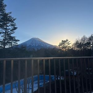 Готель Ryokan Fujitomita Oshino Exterior photo