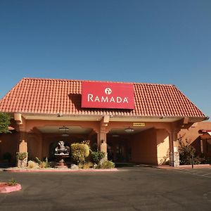 Готель Ramada By Wyndham Fresno North Exterior photo
