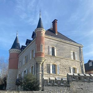 Готель Chateau De Saint-Genix Exterior photo