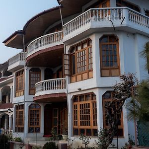 Hotel Akbar At Dal Lake Срінагар Exterior photo