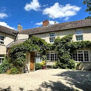 Pass The Keys Stylish And Spacious Cotswolds Cottage - Sleeps 6 Лечлейд Exterior photo