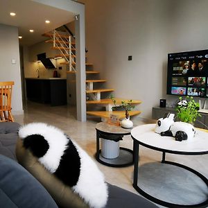Panda Zuoke Besucher Apartment 熊猫坐客民宿 Куньмін Exterior photo