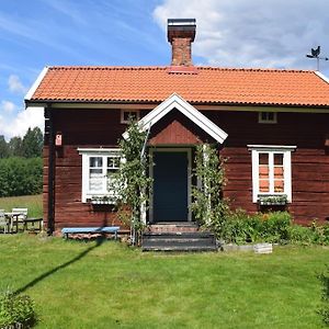 Charming Renovated Seventeenth Century Cottage Лудвіка Exterior photo