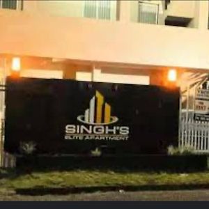 Singhs Elite Apartment Наді Exterior photo