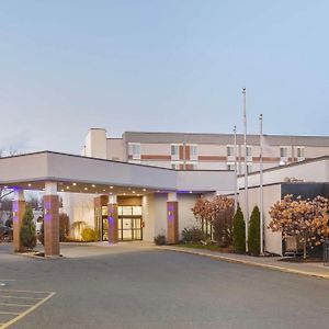 Best Western Plus New Englander Воберн Exterior photo