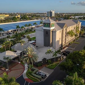 Готель La Quinta By Wyndham Miami Airport West Exterior photo