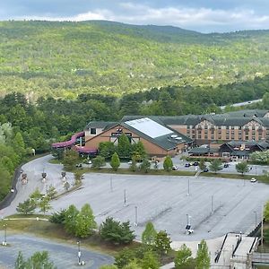 Six Flags Great Escape Lodge & Indoor Waterpark Куінсбері Exterior photo