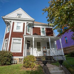 Апартаменти Step Back In Time Charming Victorian With Modern Amenities Homestead Exterior photo