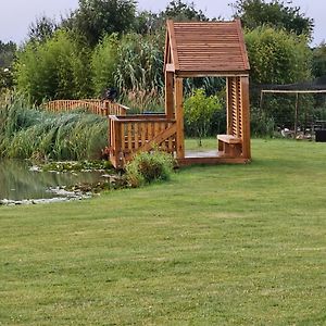 Bed and Breakfast Chambre Coin Zen Fromelles Exterior photo