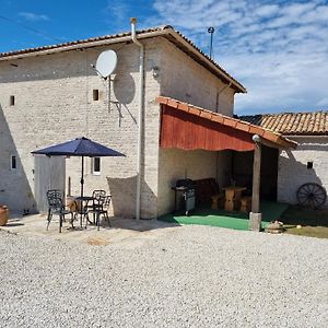 Le Verger Des Noyer Relaxing Getaway With Private Pool Maire-l'Evescault Exterior photo