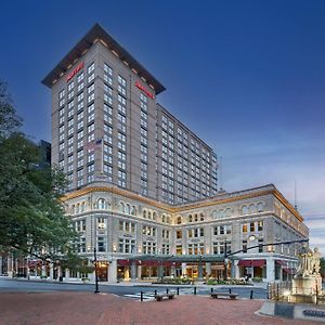 Готель Lancaster Marriott At Penn Square Exterior photo