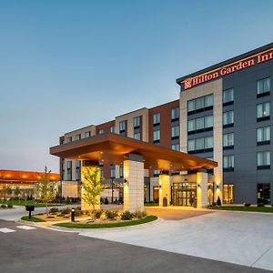 Hilton Garden Inn Milwaukee Brookfield Conference Center Exterior photo