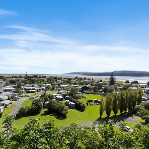 Готель Port Waikato Holiday Park Exterior photo