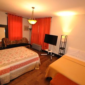 Ewr Airport Multilevel Guest House Room With 2-3 Beds Ньюарк Exterior photo