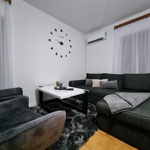 Апартаменти Gold Apartman Sanski Most Exterior photo