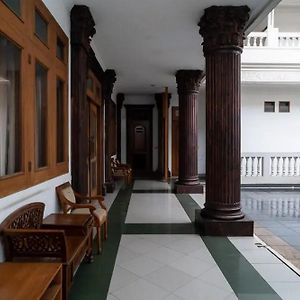 Готель Puri Saras Bintaro Syariah Mitra Reddoorz Jurangmanggu Exterior photo