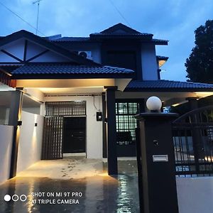 New 55 Homestay Corner Lot Spacious House In Bukit Bakri Муар Exterior photo