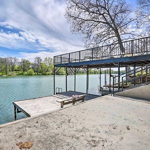 Waterfront Guadalupe River Lodge Home With Dock! Сеґін Exterior photo