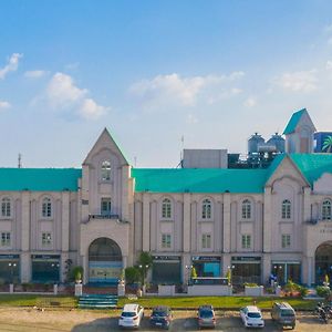 Hotel Le Castle Rudrapur Exterior photo