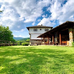 Family Hotel Byalata Kashta Ковачевіца Exterior photo