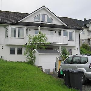 Апартаменти Sentralt Beliggende Leilighet Ved Fjellheisen - Тромсе Exterior photo