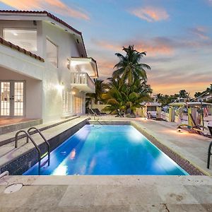 Villa Sola - Waterfront Elegant W/ Lush Greenery And Charm Норт-Маямі-Біч Exterior photo
