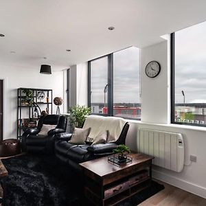 Smart 1 Bed Old Trafford Apartment Манчестер Exterior photo