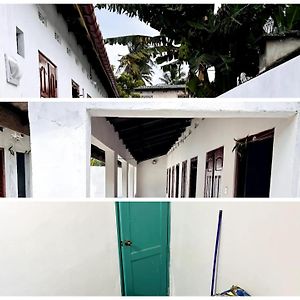 Nithusha Holiday House நிதுஷா சுற்றுலா விடுதி Джафна Exterior photo