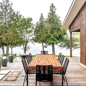 Вілла Stunning Waterfront Escape With European Flair Delta Exterior photo