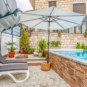 Апартаменти La Kava 1-Br Apt With Terrace In Ain Aar Al Atshanah Exterior photo