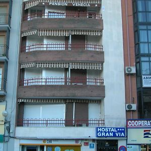 Готель Hostal Gran Via Пінто Exterior photo