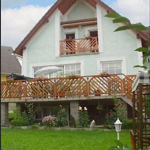 Bed and Breakfast Rebeka Panzio Тихань Exterior photo