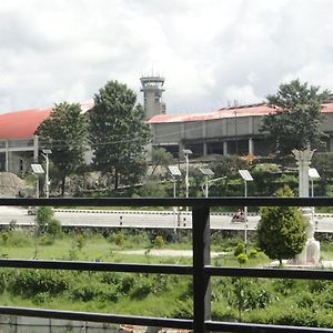 Ganapati Airport Hotel Катманду Exterior photo