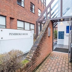 Pembroke House Apartments Exeter For Families Business Relocation Free Parking Exterior photo