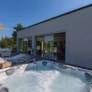 Bed and Breakfast Double Chambre Piscine, Spa, Jardin, Parc En Bordure De Riviere Les Fumades-Les Bains Exterior photo