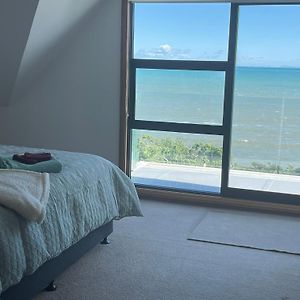 Absolute Beachfront Luxury Accommodation Парапарауму Exterior photo