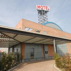Hotel Motel 2 Кастель-Сан-Джованні Exterior photo
